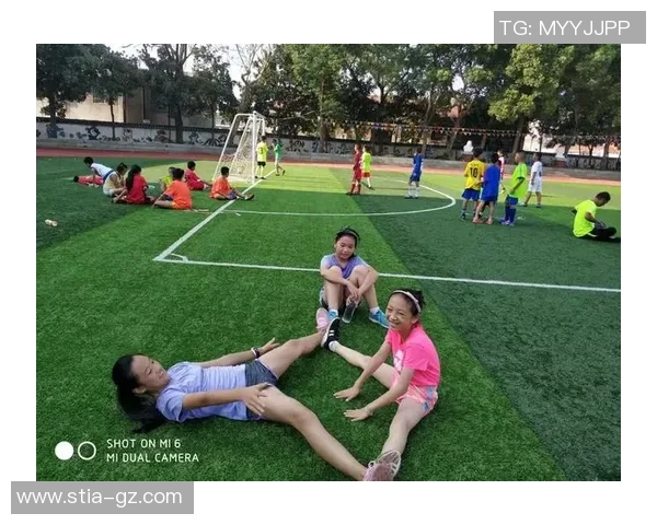 周芳专访：从绿茵场到人生舞台的足球旅程回顾与展望